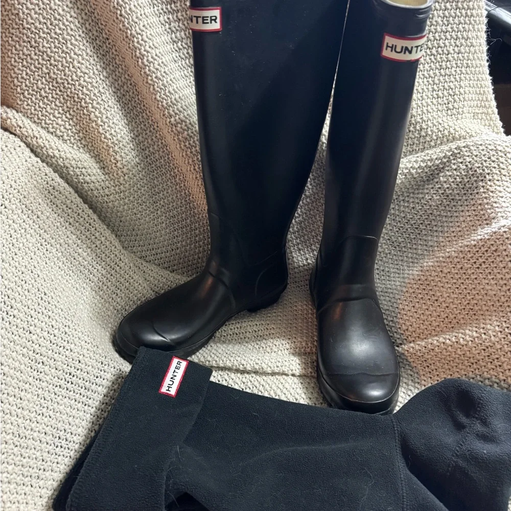 Hunter Boots, Tall,‎ Black, With Socks, Size 6F